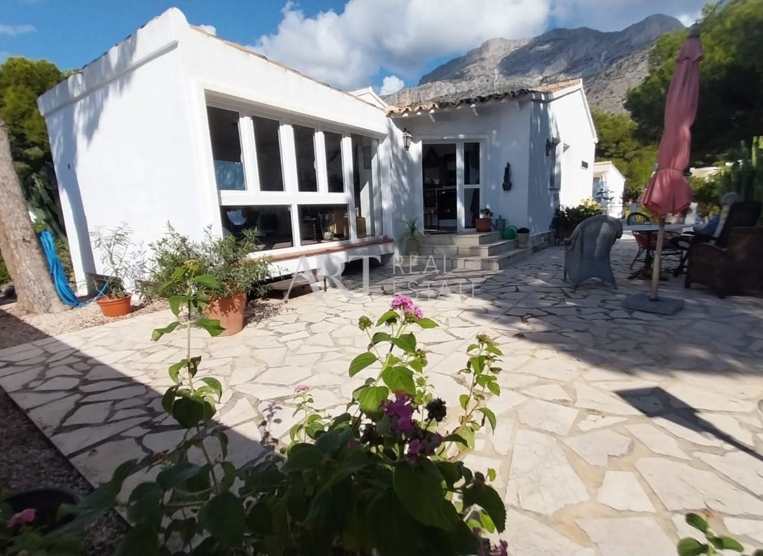 6 bedroom Villa for sale in Altea la Vella with pool garage - € 740,000 (Ref: 9325266)