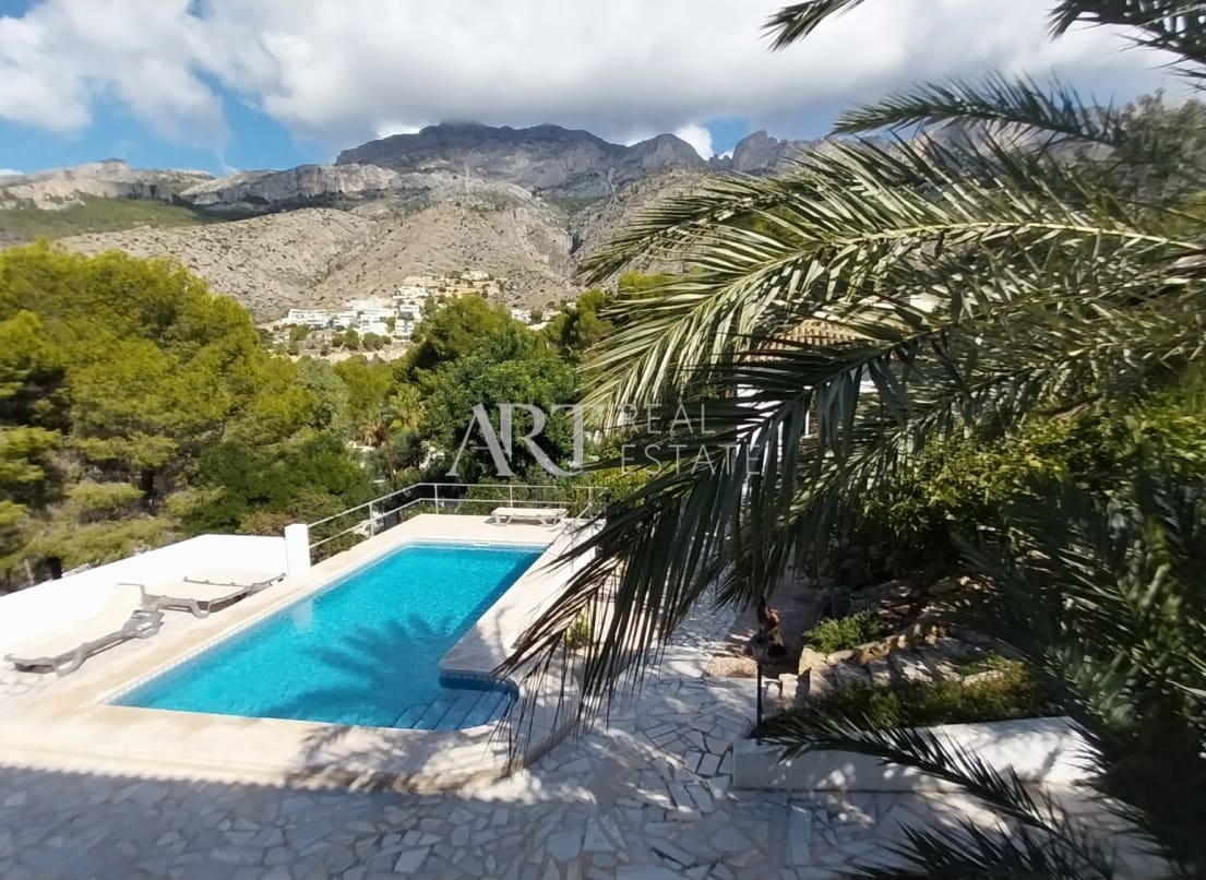6 bedroom Villa for sale in Altea la Vella with pool garage - € 740,000 (Ref: 9325266)