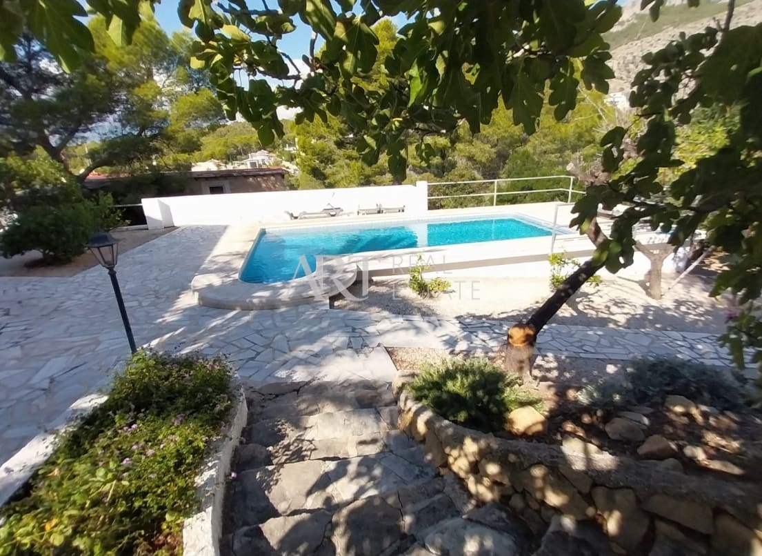 6 bedroom Villa for sale in Altea la Vella with pool garage - € 740,000 (Ref: 9325266)