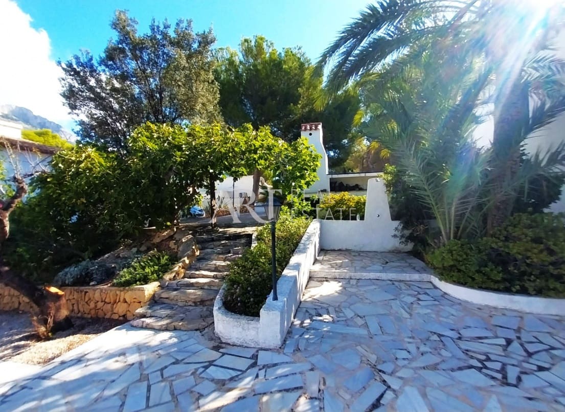 6 bedroom Villa for sale in Altea la Vella with pool garage - € 740,000 (Ref: 9325266)