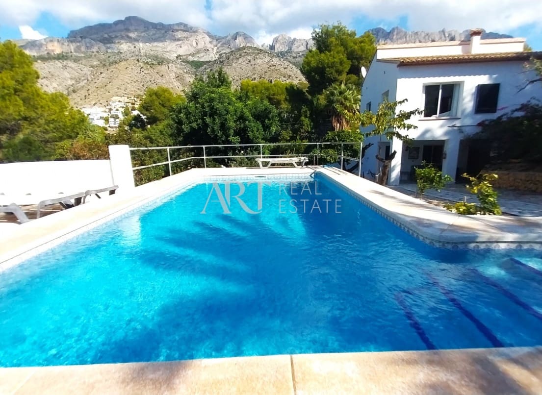 6 bedroom Villa for sale in Altea la Vella with pool garage - € 740,000 (Ref: 9325266)