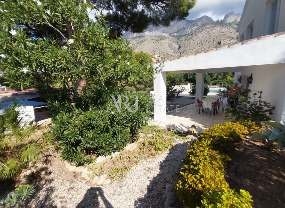 6 bedroom Villa for sale in Altea la Vella with pool garage - € 740,000 (Ref: 9325266)