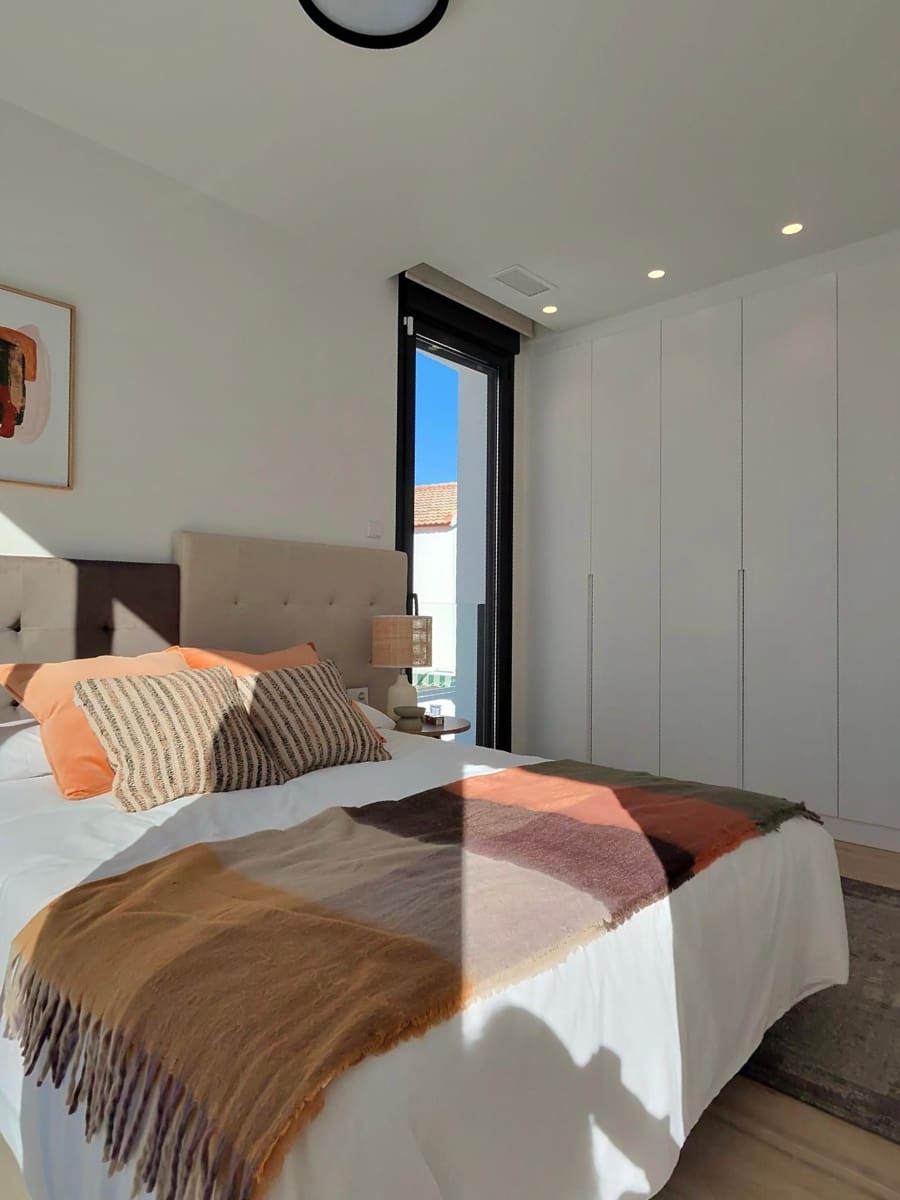 3 bedroom Villa for sale in Pilar de la Horadada with pool - € 628,000 (Ref: 8638374)