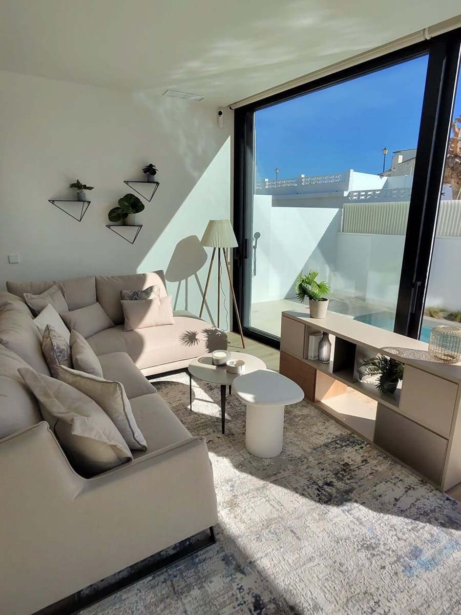 3 bedroom Villa for sale in Pilar de la Horadada with pool - € 628,000 (Ref: 8638374)