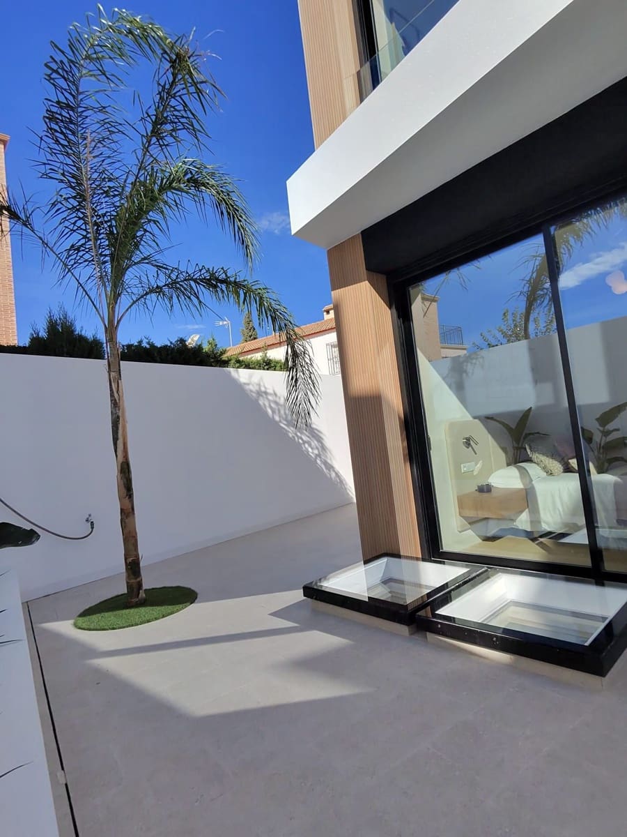 3 bedroom Villa for sale in Pilar de la Horadada with pool - € 628,000 (Ref: 8638374)