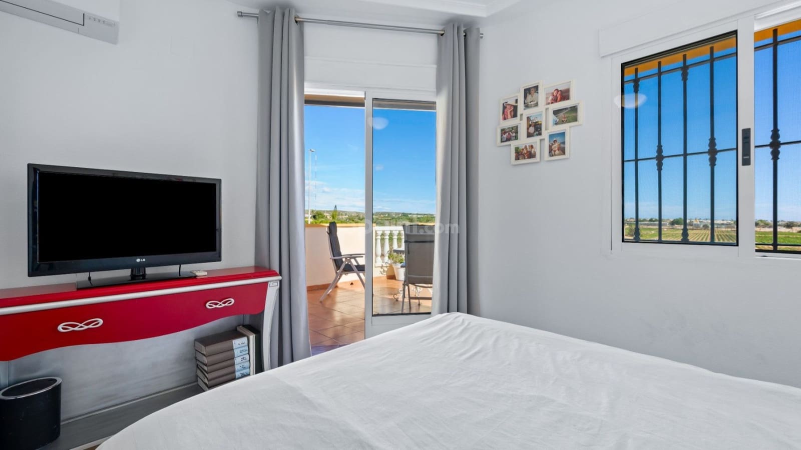 3 makuuhuone Huvila myytävänä paikassa Guardamar del Segura mukana uima-altaan 
autotalli - 350 000 € (Ref: 9430814)