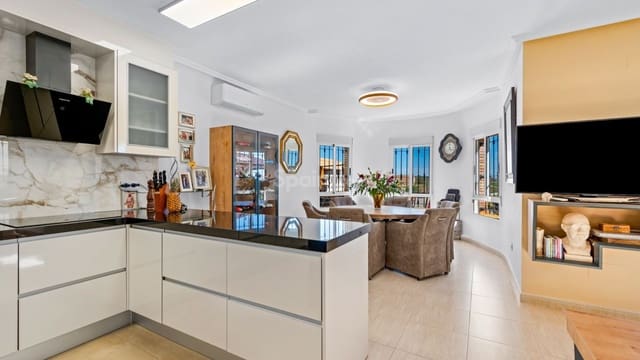 3 soverom Villa til salgs i Guardamar del Segura med svømmebasseng garasje - € 350 000 (Ref: 9430814)