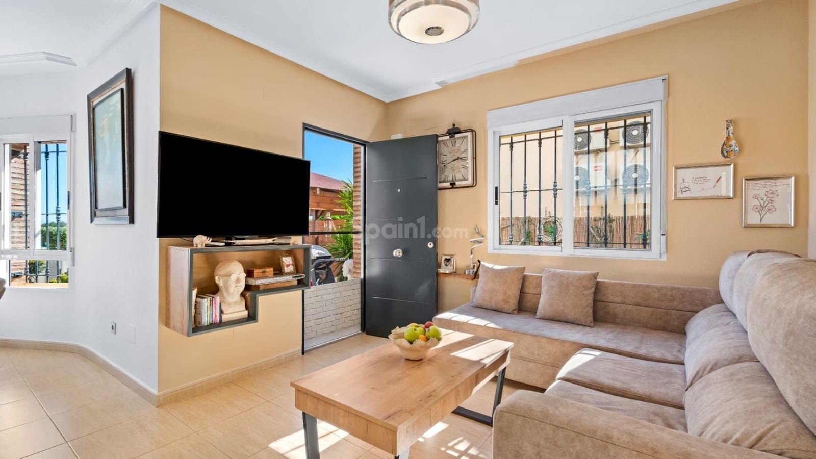 3 makuuhuone Huvila myytävänä paikassa Guardamar del Segura mukana uima-altaan 
autotalli - 350 000 € (Ref: 9430814)