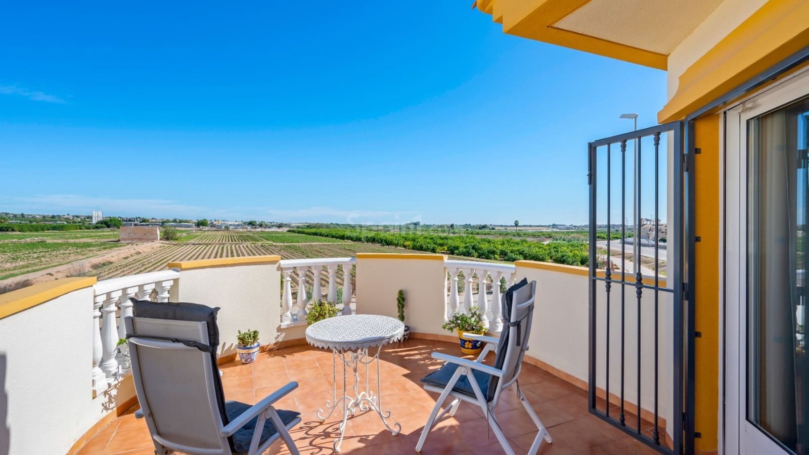 3 makuuhuone Huvila myytävänä paikassa Guardamar del Segura mukana uima-altaan 
autotalli - 350 000 € (Ref: 9430814)