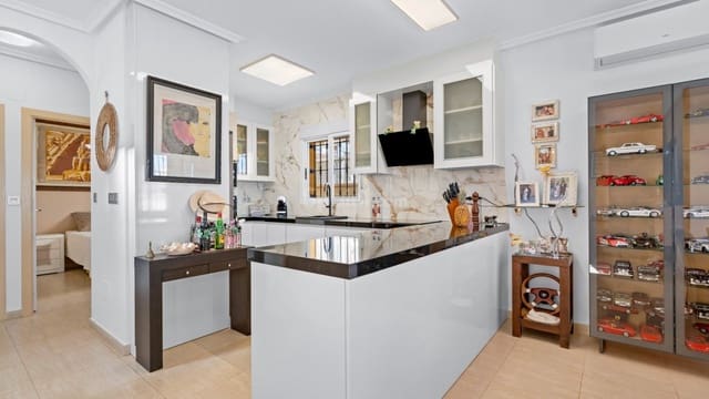 3 soverom Villa til salgs i Guardamar del Segura med svømmebasseng garasje - € 350 000 (Ref: 9430814)