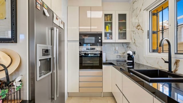 3 soverom Villa til salgs i Guardamar del Segura med svømmebasseng garasje - € 350 000 (Ref: 9430814)