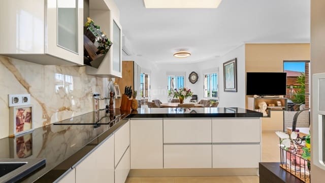 3 soverom Villa til salgs i Guardamar del Segura med svømmebasseng garasje - € 350 000 (Ref: 9430814)