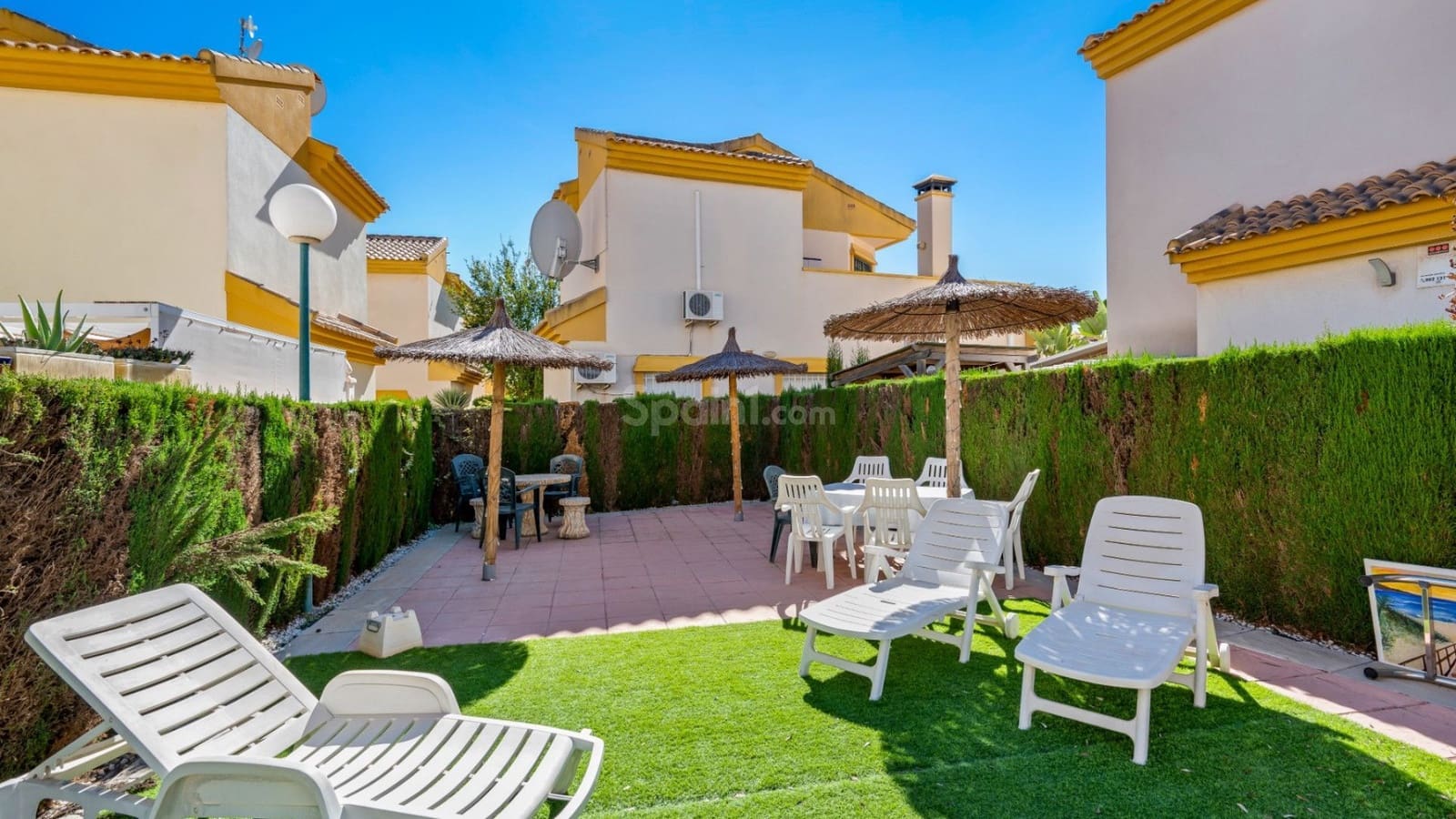 3 makuuhuone Huvila myytävänä paikassa Guardamar del Segura mukana uima-altaan 
autotalli - 350 000 € (Ref: 9430814)