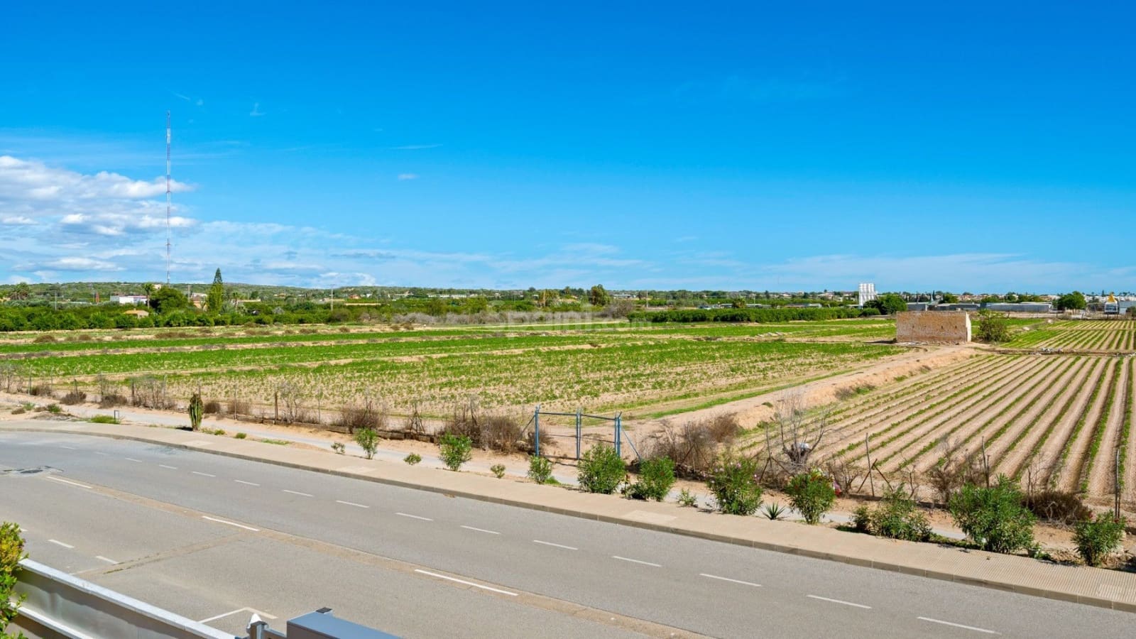 3 makuuhuone Huvila myytävänä paikassa Guardamar del Segura mukana uima-altaan 
autotalli - 350 000 € (Ref: 9430814)