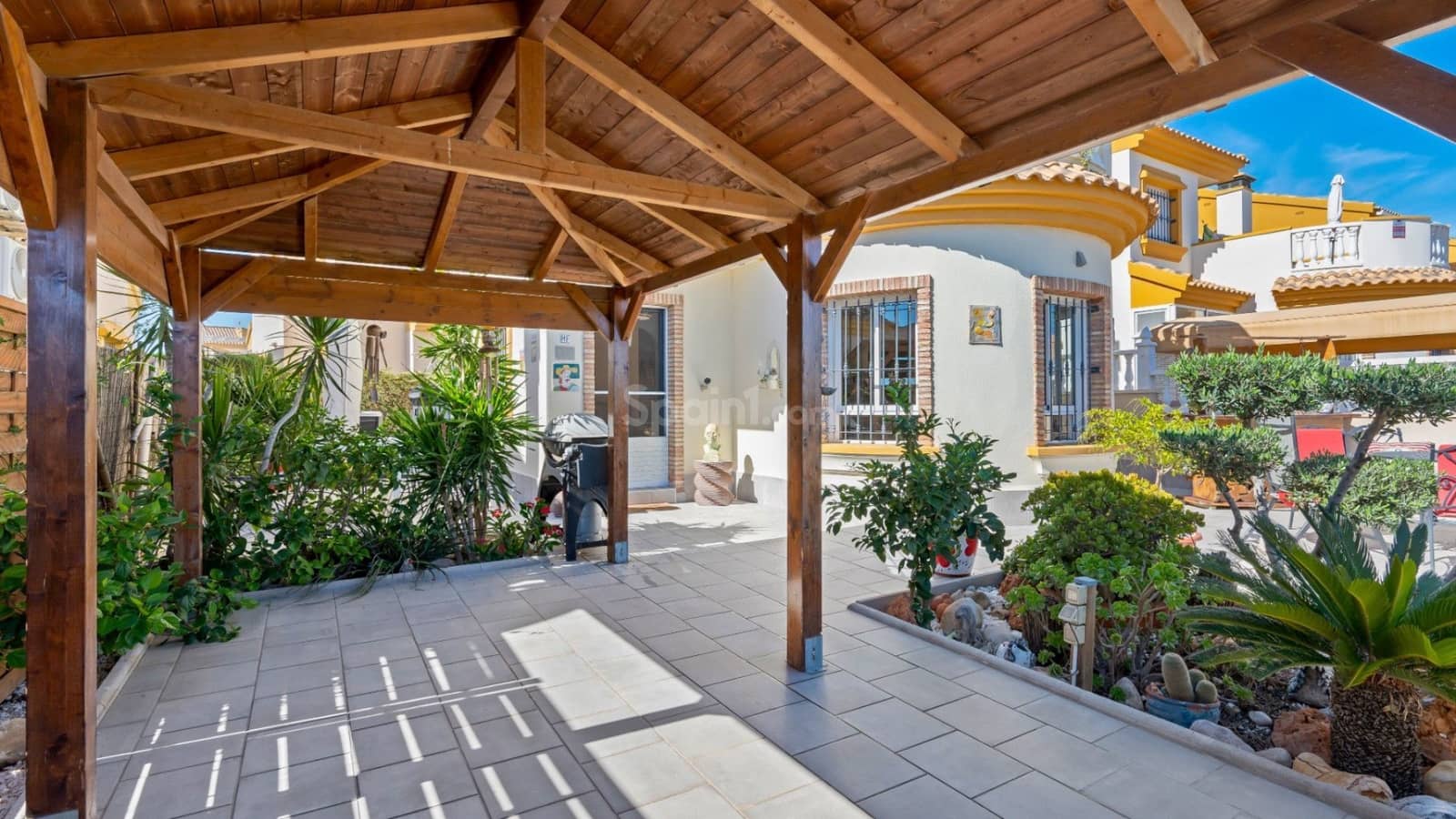 3 makuuhuone Huvila myytävänä paikassa Guardamar del Segura mukana uima-altaan 
autotalli - 350 000 € (Ref: 9430814)