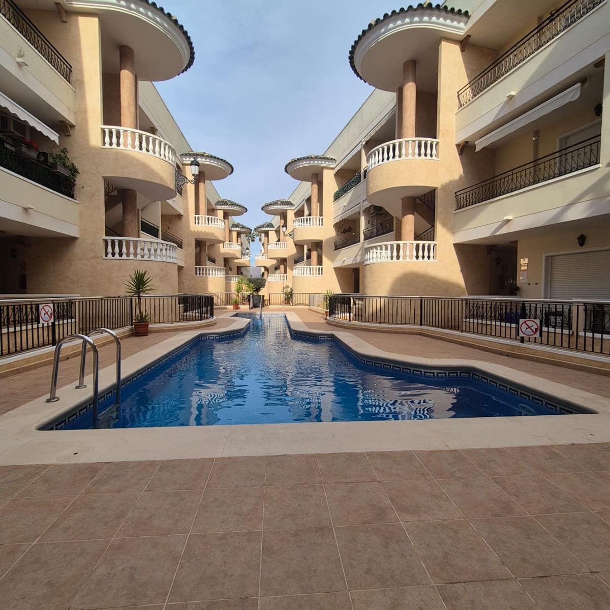 2 soveværelse Lejlighed til salg i Jacarilla med swimmingpool - € 95.000 (Ref: 9443055)