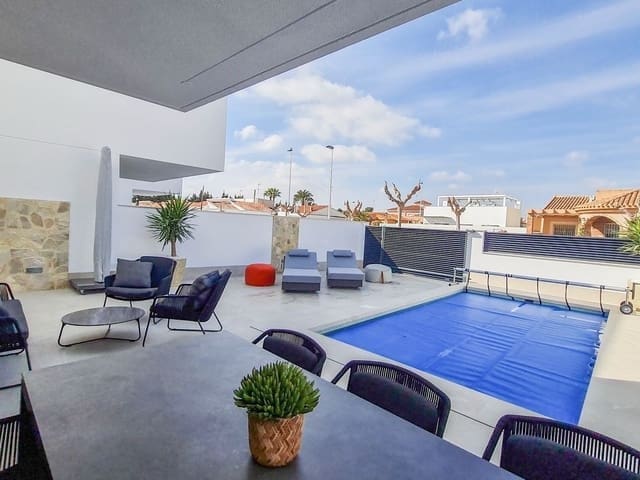 Chalet de 3 habitaciones en San Pedro del Pinatar en venta con piscina - 445.000 € (Ref: 9572015)