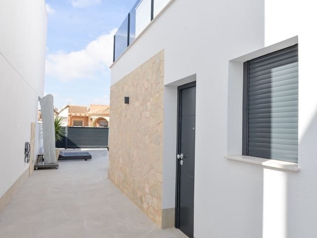 Chalet de 3 habitaciones en San Pedro del Pinatar en venta con piscina - 445.000 € (Ref: 9572015)
