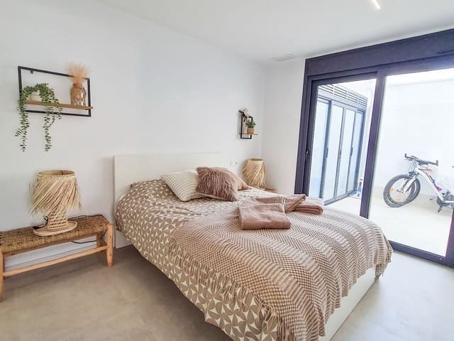 Chalet de 3 habitaciones en San Pedro del Pinatar en venta con piscina - 445.000 € (Ref: 9572015)