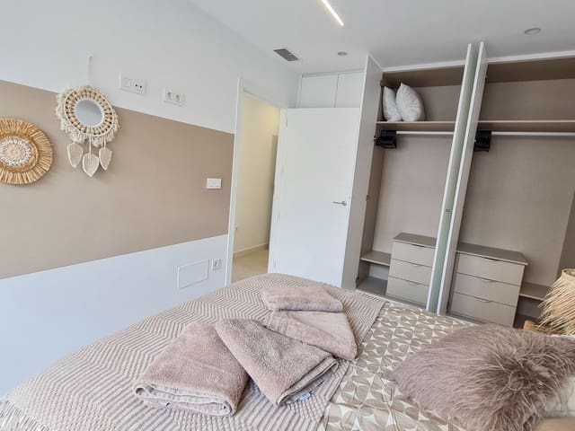 Chalet de 3 habitaciones en San Pedro del Pinatar en venta con piscina - 445.000 € (Ref: 9572015)