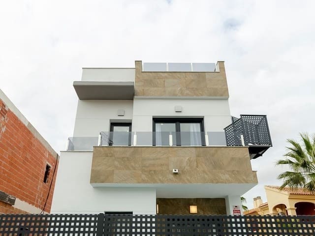 Chalet de 3 habitaciones en Torrevieja en venta con piscina - 424.000 € (Ref: 9572017)