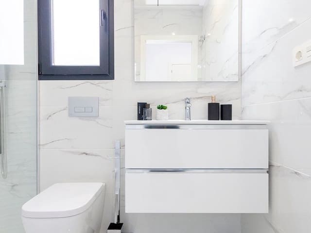 Chalet de 3 habitaciones en Torrevieja en venta con piscina - 424.000 € (Ref: 9572017)