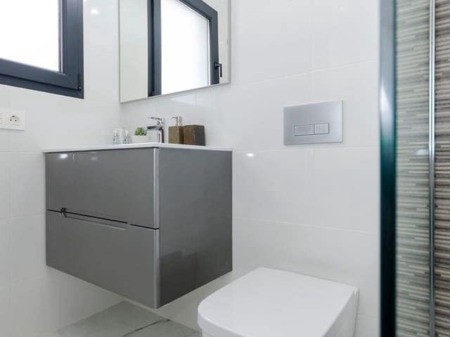 Chalet de 3 habitaciones en Torrevieja en venta con piscina - 424.000 € (Ref: 9572017)