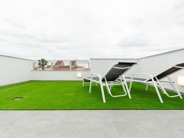 Chalet de 3 habitaciones en Torrevieja en venta con piscina - 424.000 € (Ref: 9572017)