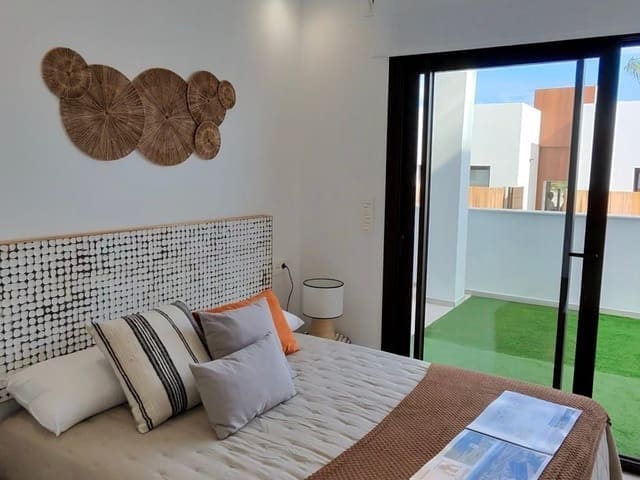 2 soveværelse Lejlighed til salg i Los Alcazares med swimmingpool - € 314.900 (Ref: 9572030)