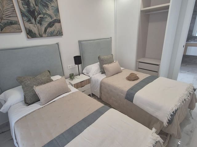 2 Zimmer Apartment zu verkaufen in San Miguel de Salinas mit Pool - 224.000 € (Ref: 9572056)