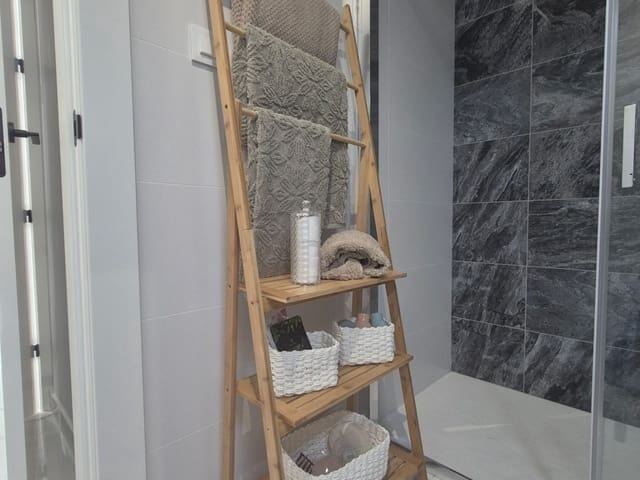 2 Zimmer Apartment zu verkaufen in San Miguel de Salinas mit Pool - 224.000 € (Ref: 9572056)