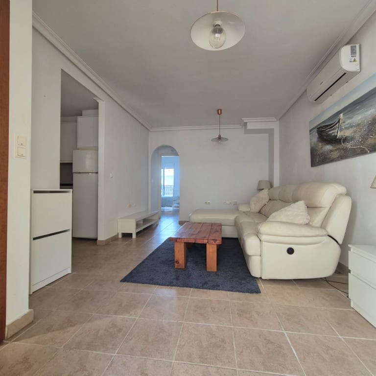 2 Zimmer Apartment zu verkaufen in Jacarilla mit Pool - 95.000 € (Ref: 9572063)