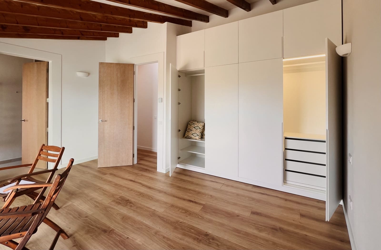 3 soveværelse Byhus til salg i Llubi med swimmingpool garage - € 1.280.000 (Ref: 8640560)