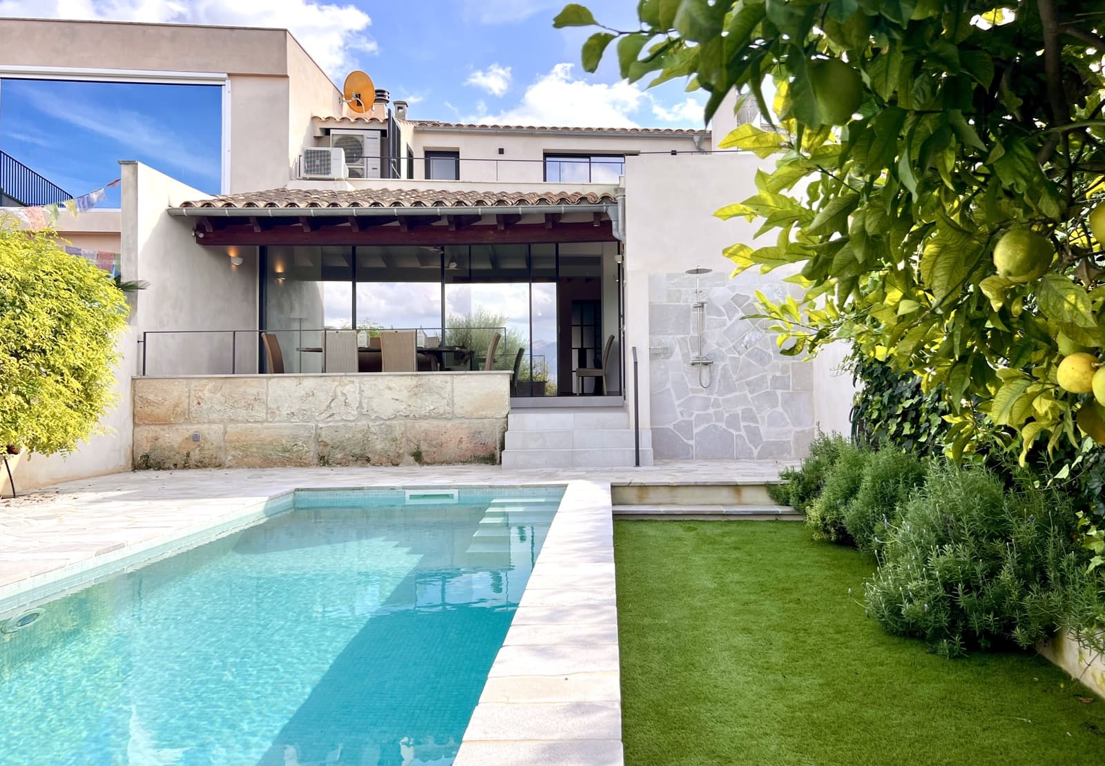 3 soveværelse Byhus til salg i Llubi med swimmingpool garage - € 1.280.000 (Ref: 8640560)