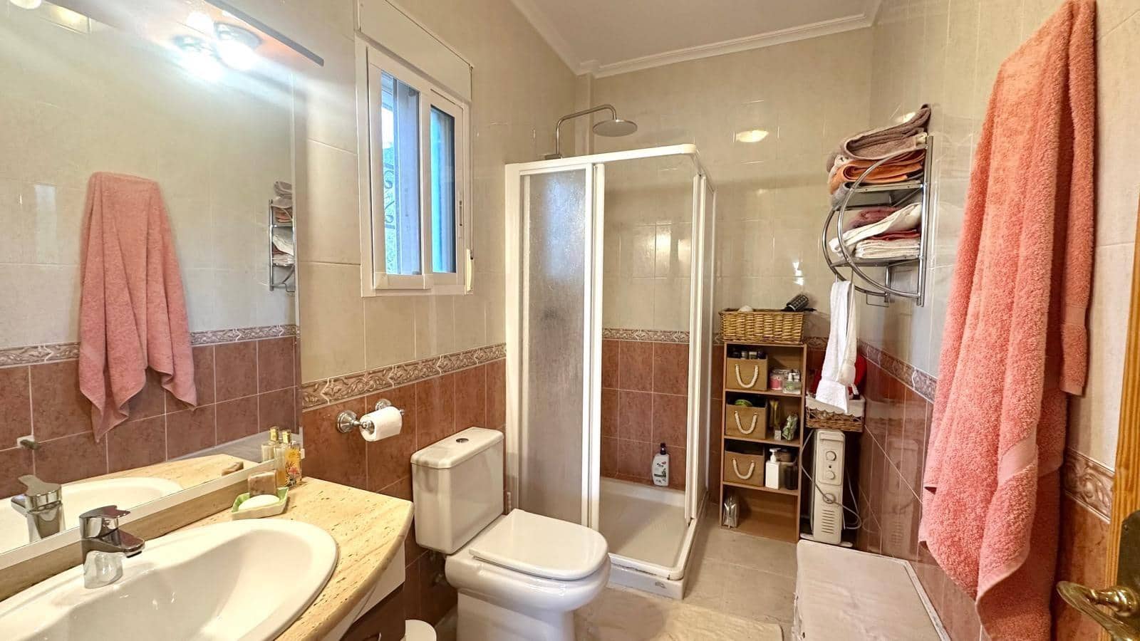 3 bedroom Villa for sale in Bigastro with pool - € 280,000 (Ref: 9385631)