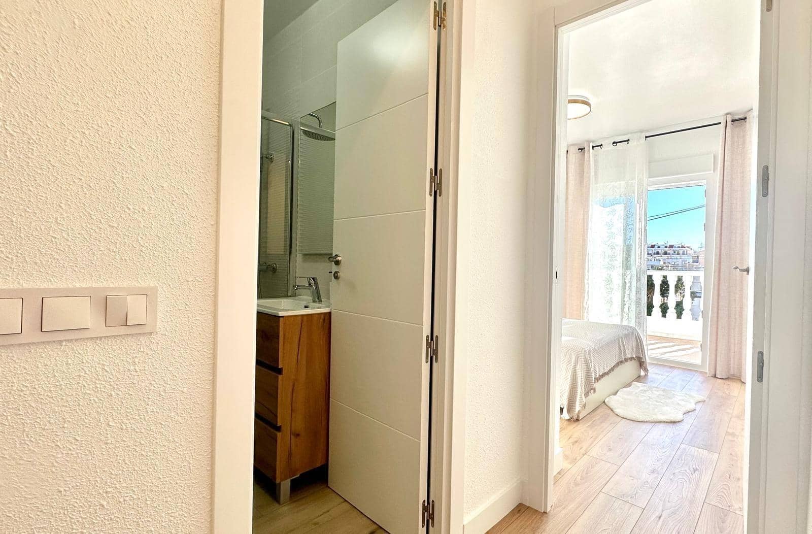 3 chambre Villa/Maison Mitoyenne à vendre à Torrevieja avec piscine - 249 900 € (Ref: 9427228)