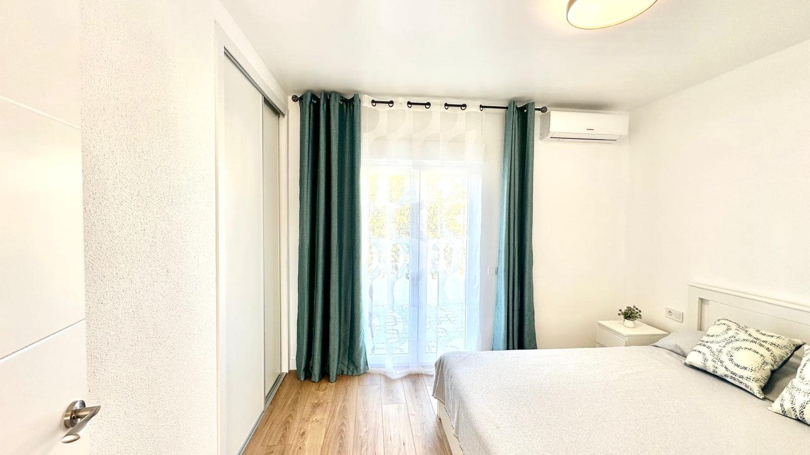 3 chambre Villa/Maison Mitoyenne à vendre à Torrevieja avec piscine - 249 900 € (Ref: 9427228)