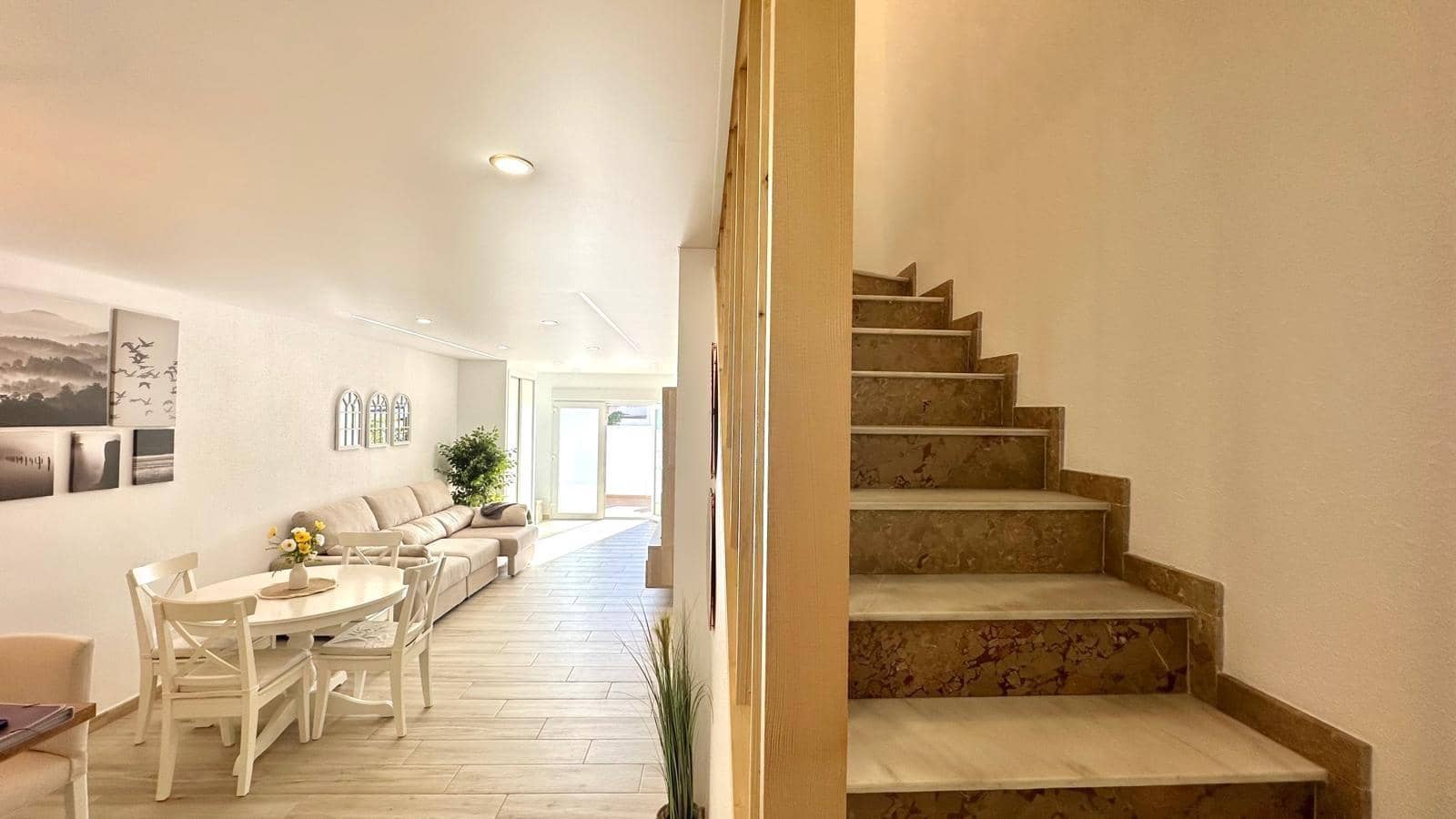 3 chambre Villa/Maison Mitoyenne à vendre à Torrevieja avec piscine - 249 900 € (Ref: 9427228)