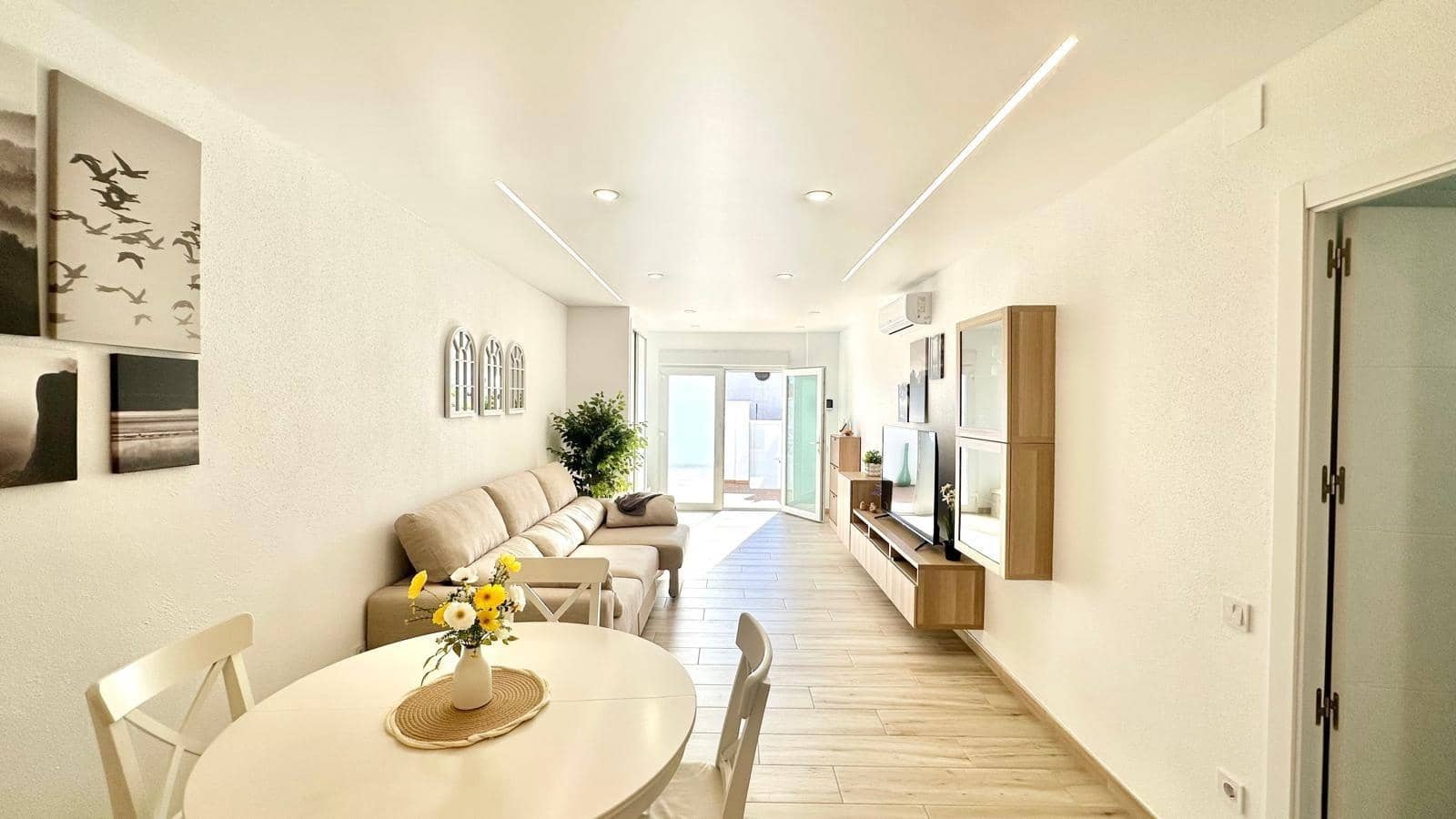 3 chambre Villa/Maison Mitoyenne à vendre à Torrevieja avec piscine - 249 900 € (Ref: 9427228)