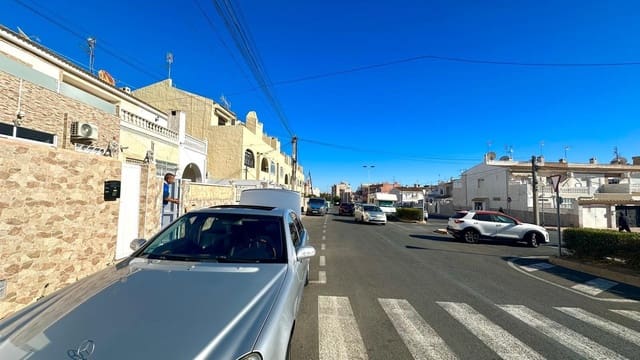 Adosado de 3 habitaciones en Torrevieja en venta con piscina - 249.900 € (Ref: 9427228)