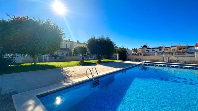 Adosado de 3 habitaciones en Torrevieja en venta con piscina - 249.900 € (Ref: 9427228)