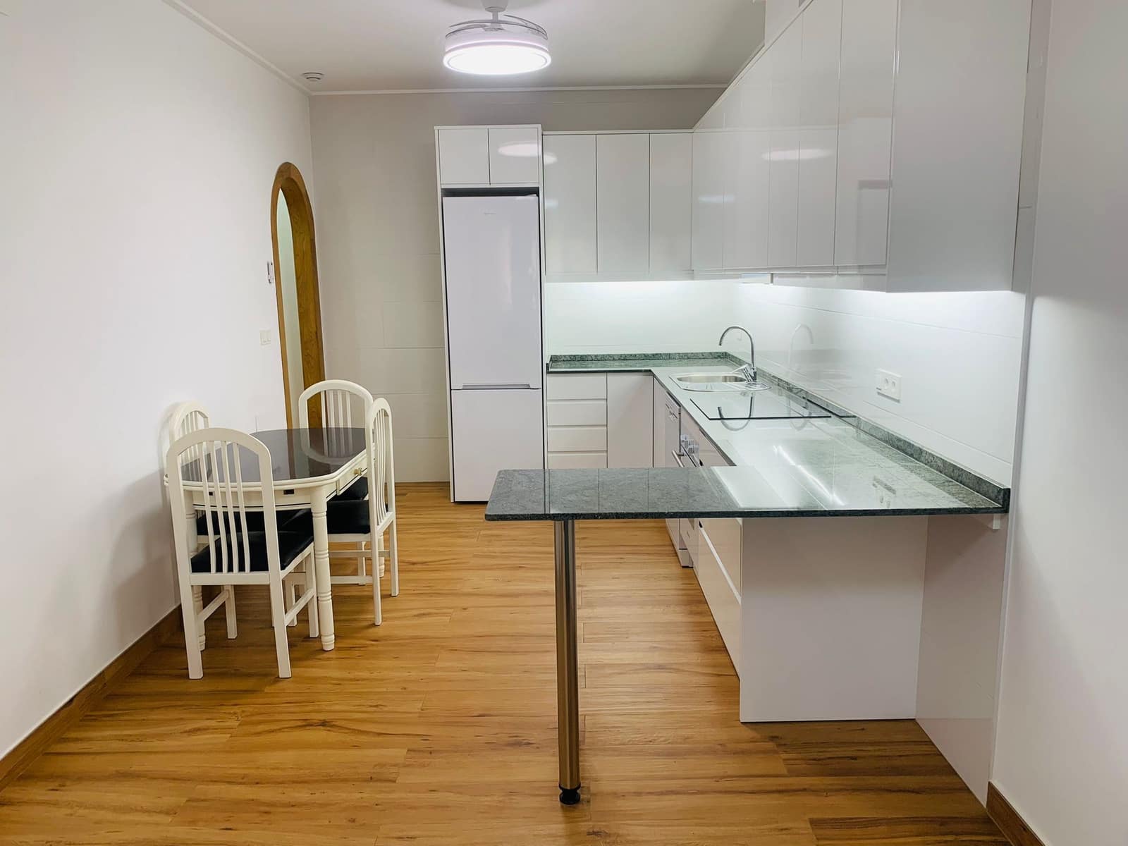 2 soveværelse Byhus til salg i Torrevieja med garage - € 325.000 (Ref: 8548662)