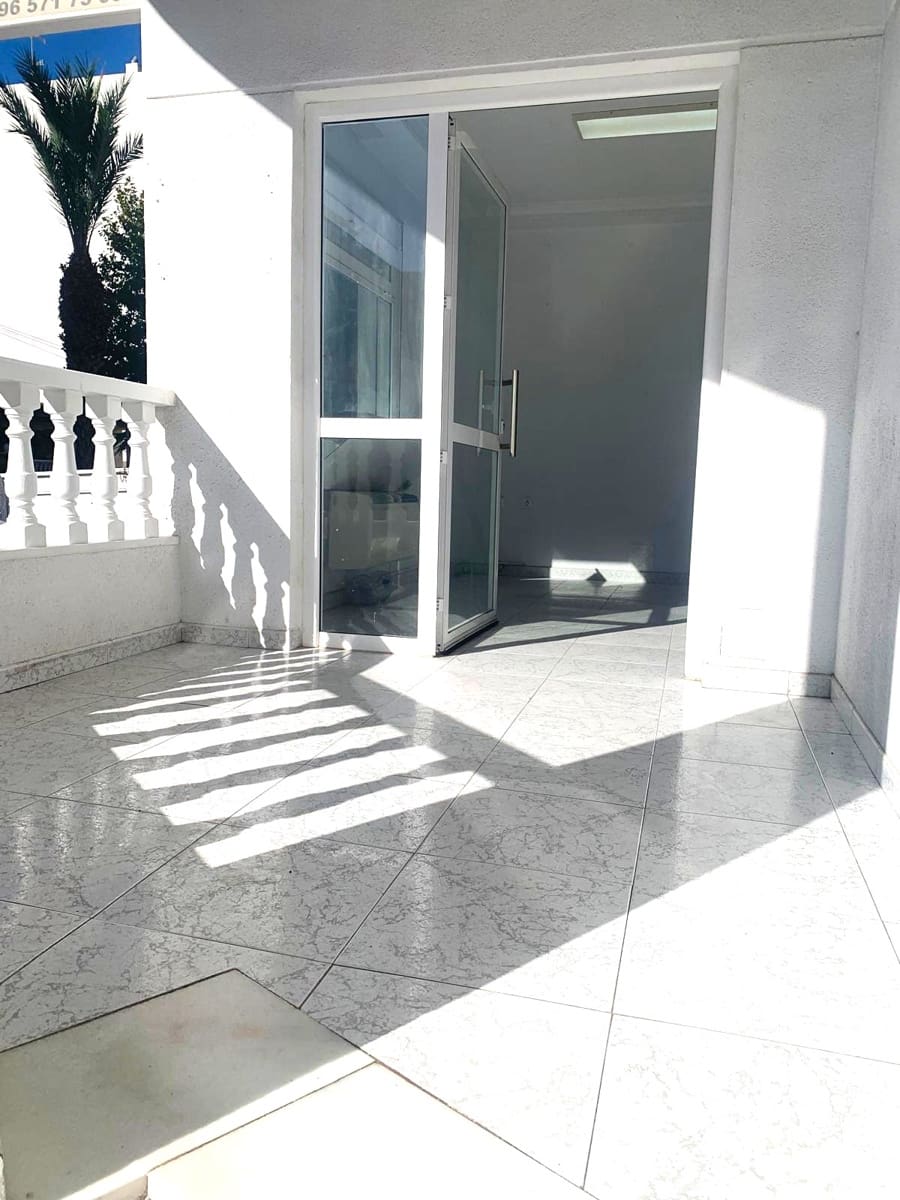 Negocio de 3 habitaciones en Torrevieja en venta - 160.000 € (Ref: 8776624)