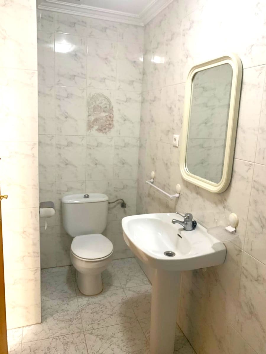 Negocio de 3 habitaciones en Torrevieja en venta - 160.000 € (Ref: 8776624)