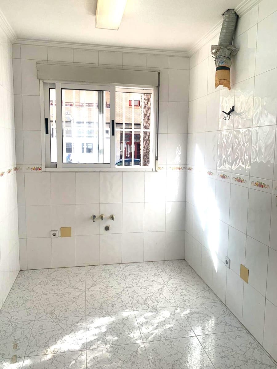 Negocio de 3 habitaciones en Torrevieja en venta - 160.000 € (Ref: 8776624)