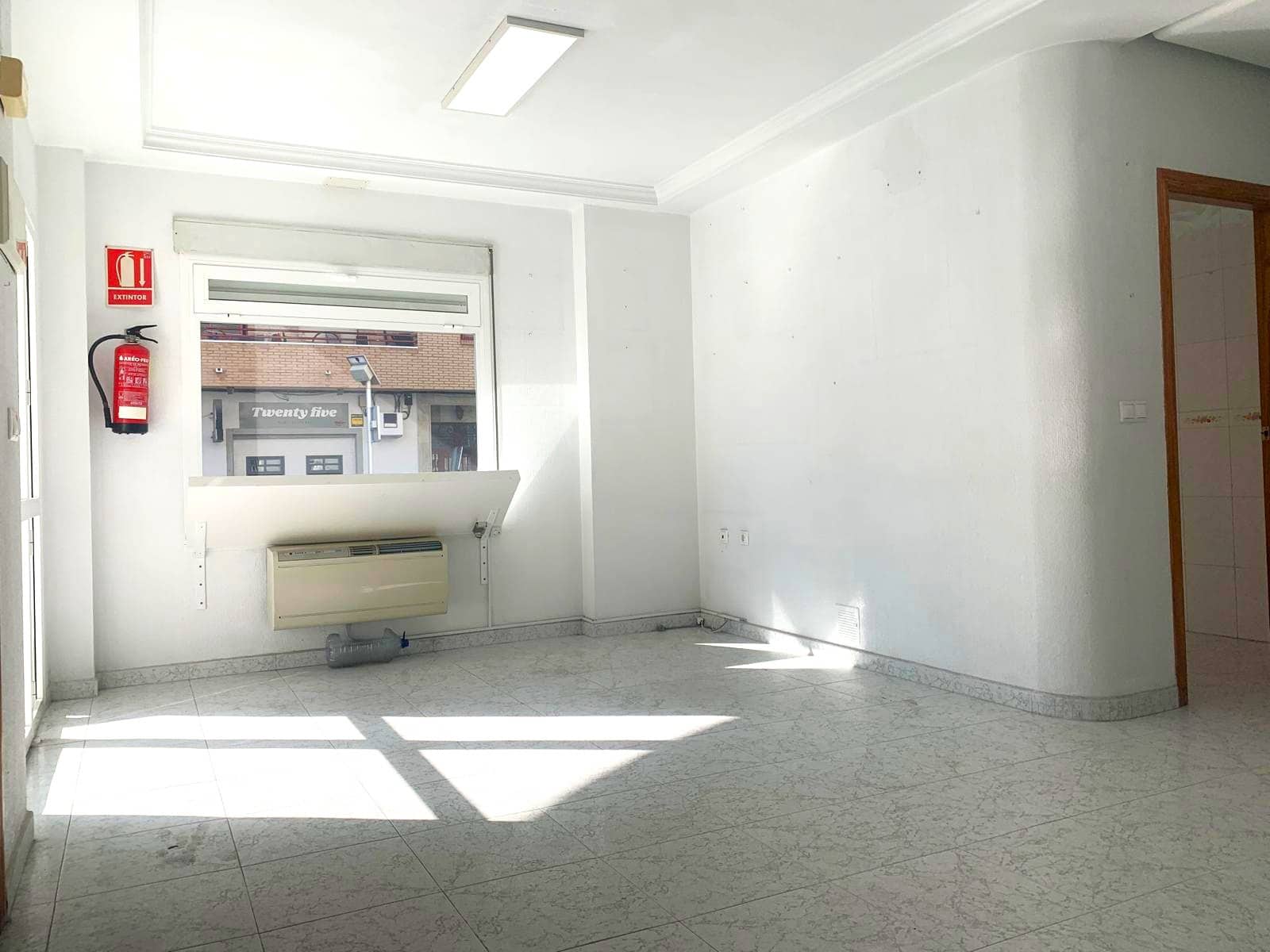 Negocio de 3 habitaciones en Torrevieja en venta - 160.000 € (Ref: 8776624)