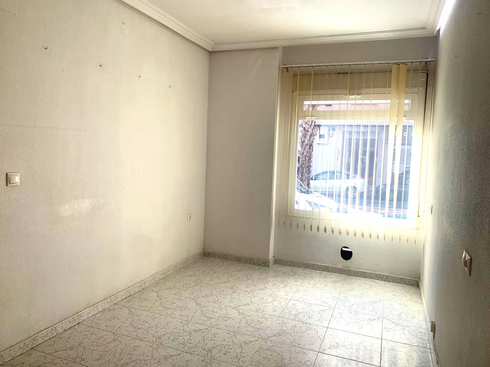 Negocio de 3 habitaciones en Torrevieja en venta - 160.000 € (Ref: 8776624)