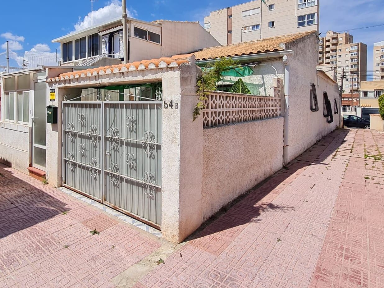 2 soverom Rekkehus til salgs i Torrevieja med garasje - € 138 000 (Ref: 9191660)