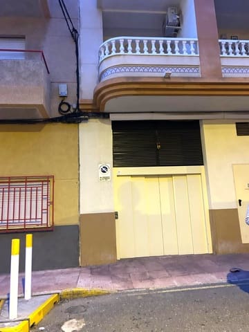 Autotalli myytävänä paikassa Las Piscinas Naturales, Torrevieja - 9 900 € (Ref: 9606789)