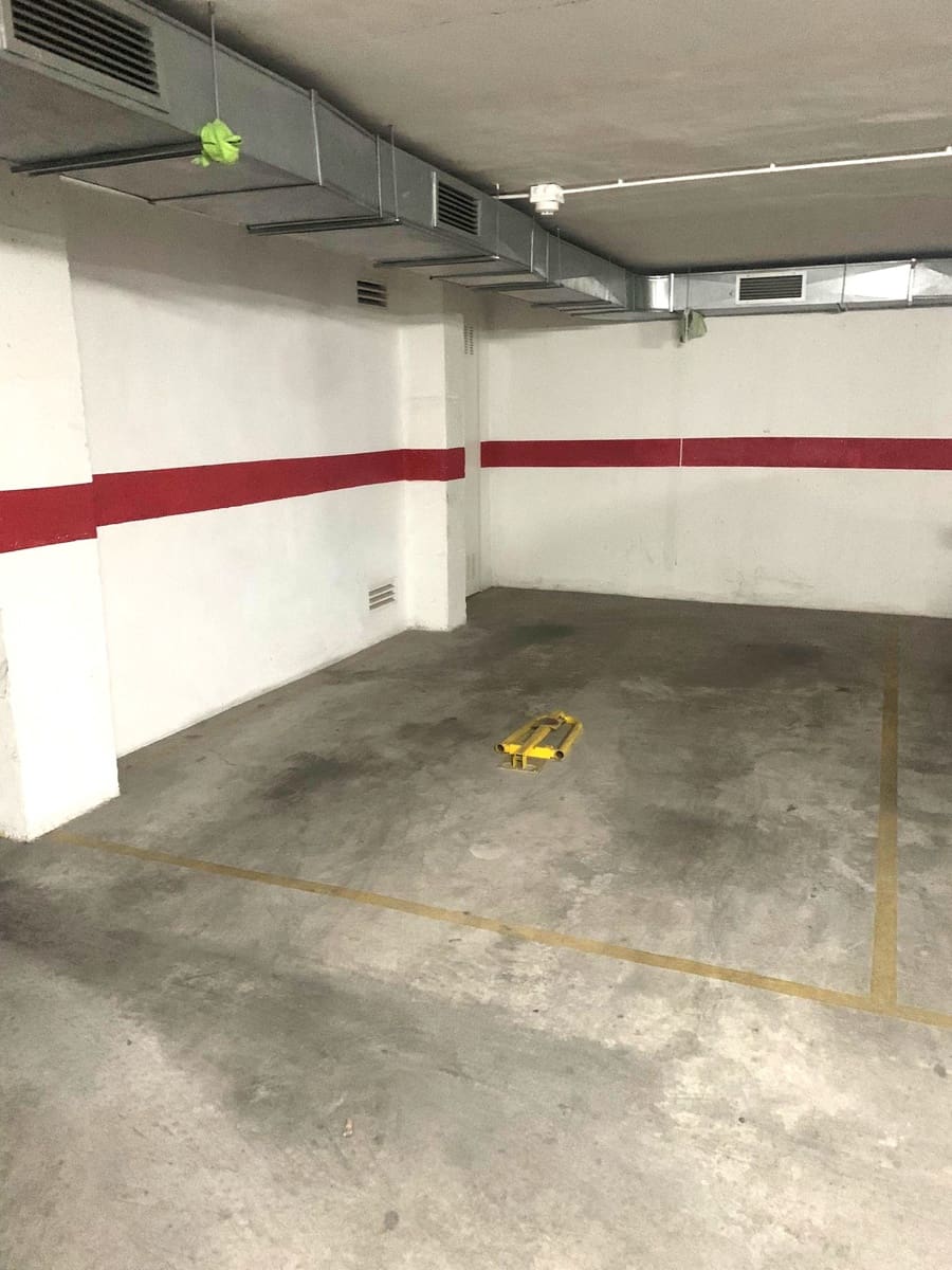 Garage att hyra i Torrevieja - 100 € (Ref: 9659808)